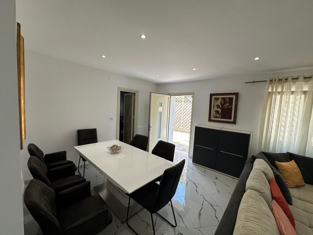 🏠Nella zona di Siri Kodres, è in affitto il primo piano di una casa privata