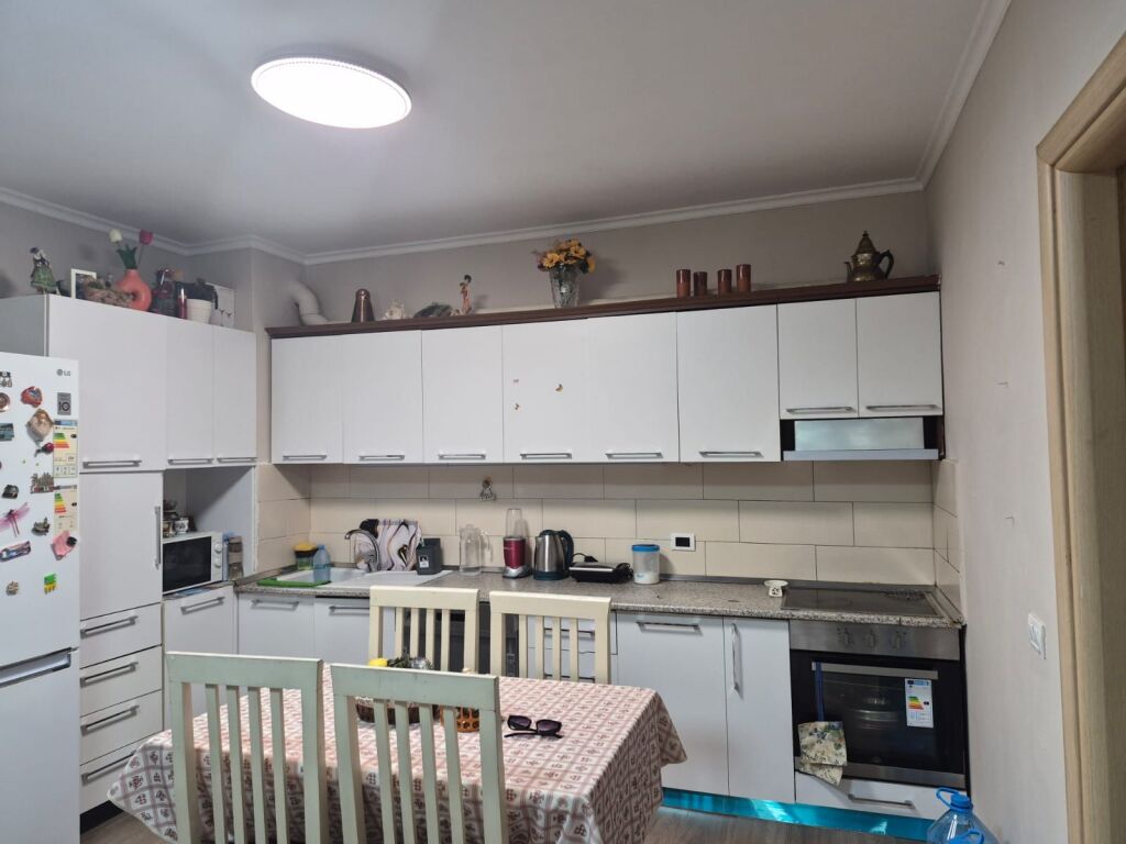 Apartament 1+1 per qira tek Pallatet Dilo ne Yzberisht.