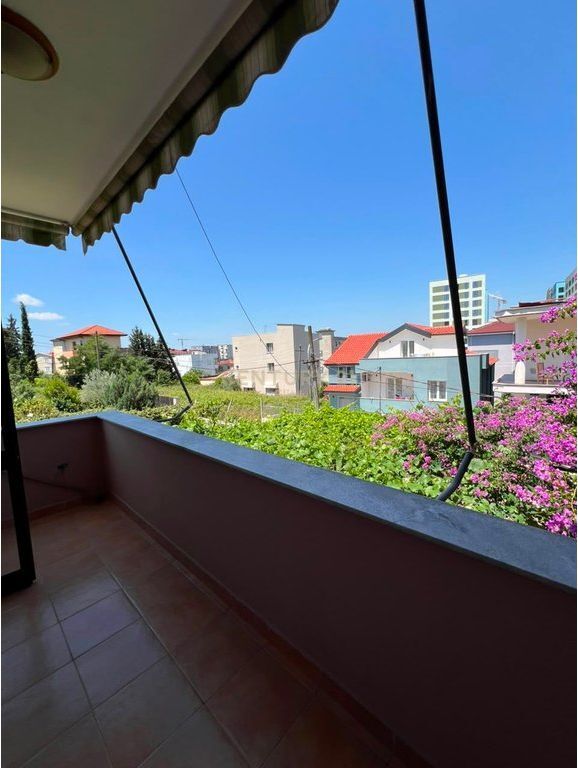 Jepet me qira apartament 2+1+2 ne Porcelan!