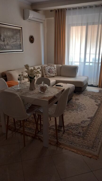 Shitet apartament 2+1 tek Bulevardi Zogu I