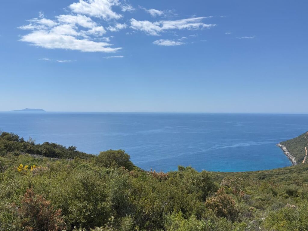 Shitet, Tokë me pamje nga deti "Gjipe" - Vlorë