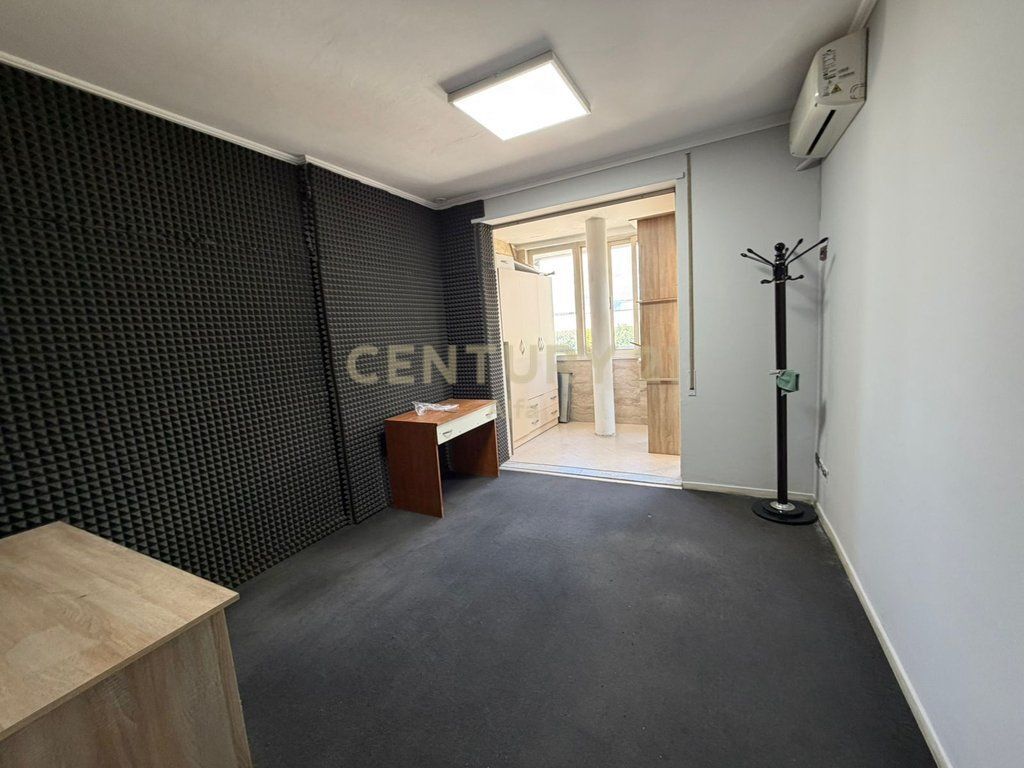 Ufficio Premium 210 m² con Veranda e Vista sul Lago Artificiale di Tirana – 5° Piano