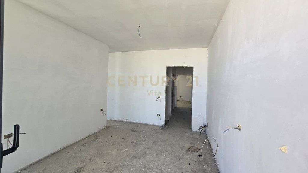 SHITET 1+1 NE " PORTO LALZI " HAMALLAJ ! 202,000 €