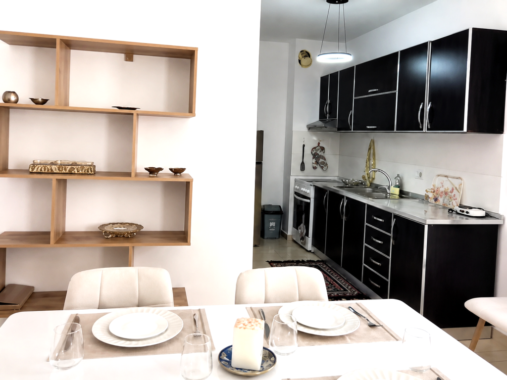 APARTAMENT 2+1+BALLKON ME QIRA TEK LIQENI I THATE