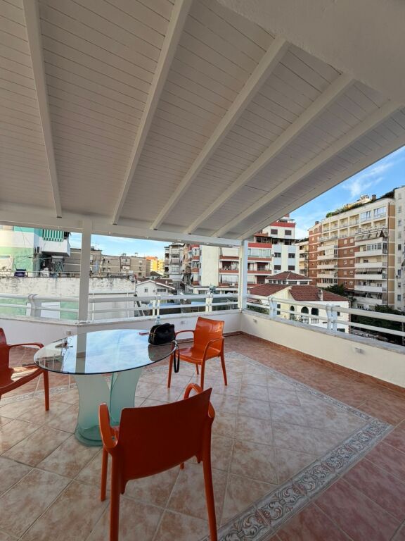 Jepet me Qira Apartament  3+1