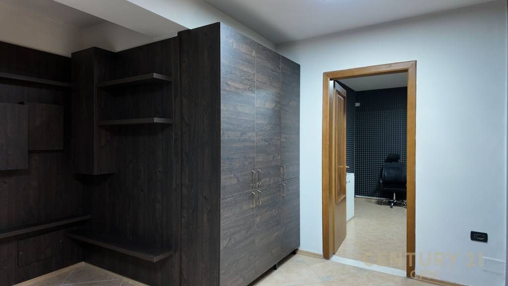 Prestigioso ufficio in vendita all'interno del complesso – Ideale per attività commerciali o investimento