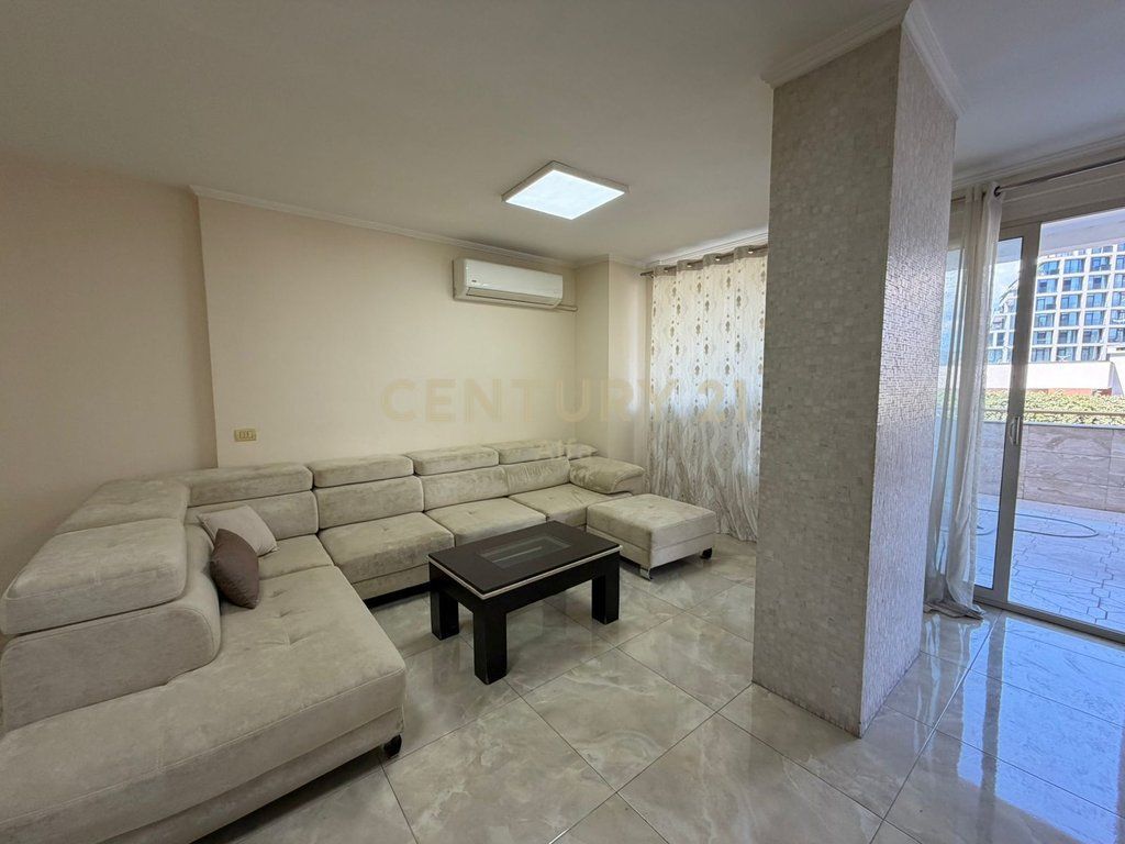 Ufficio Premium 210 m² con Veranda e Vista sul Lago Artificiale di Tirana – 5° Piano