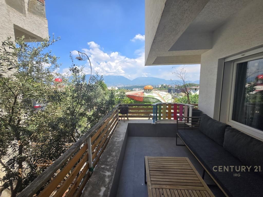 Villa con piscina in affitto a Kodra e Diellit 2!