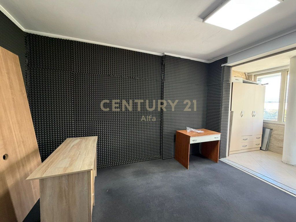 Ufficio Premium 210 m² con Veranda e Vista sul Lago Artificiale di Tirana – 5° Piano