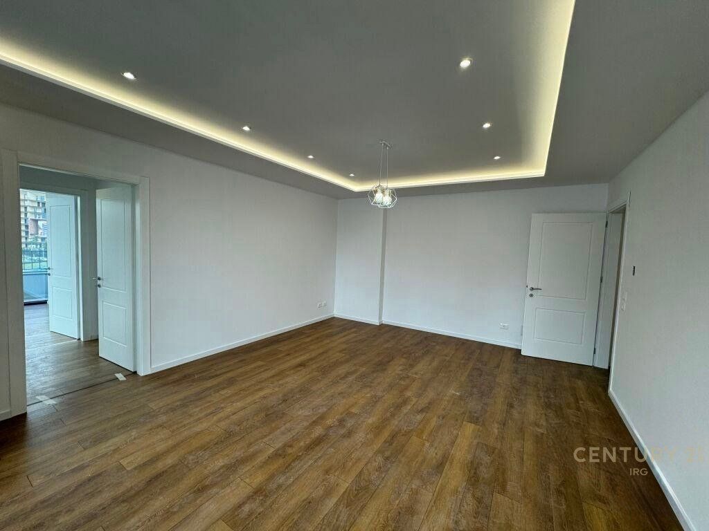 OFFICE SPACE FOR RENT 130M2 + PARKING SPACE AT KOSOVAREVE STREET IRG143037