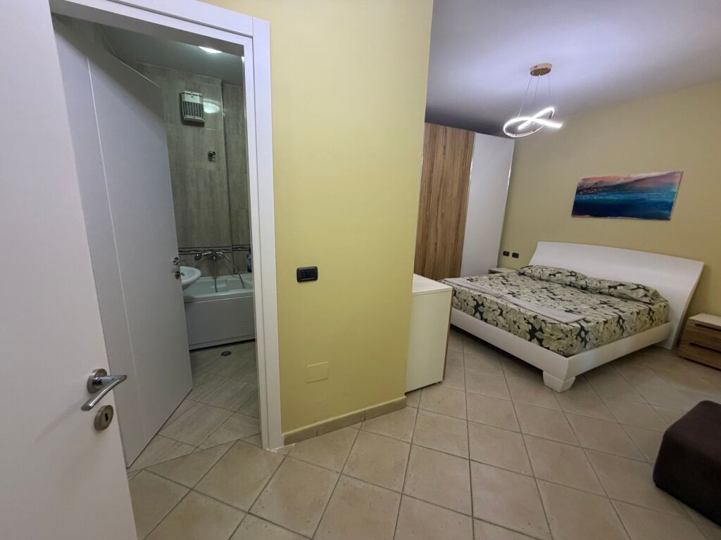 2+1,9 piani centro,1000 euro ,parcheggio 100 euro