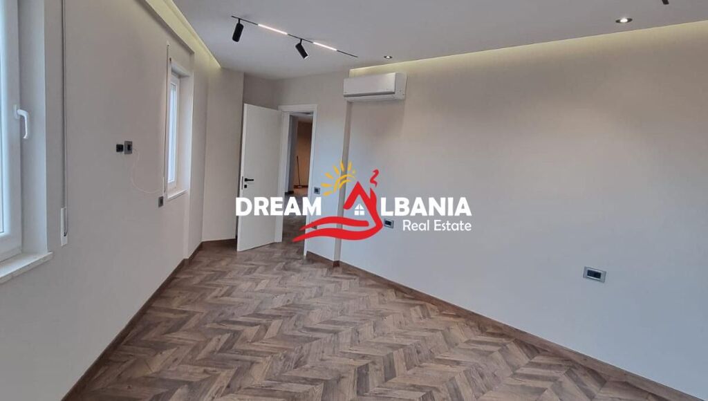 Spazio Commerciale/Clinica in Affitto nel Centro di Tirana, vicino a Kafe Flora (ID 42611091)
