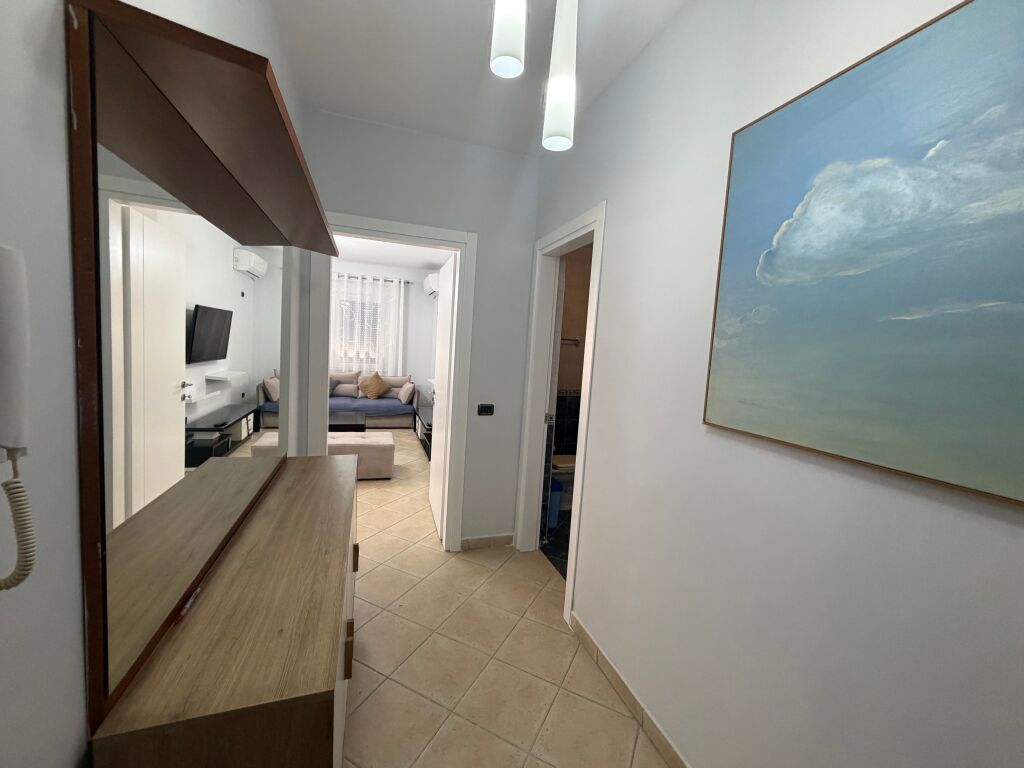 2+1,9 piani centro,1000 euro ,parcheggio 100 euro