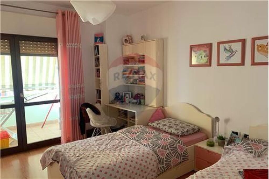 Apartment 2+1+2 for sale at Komuna se Parisit.