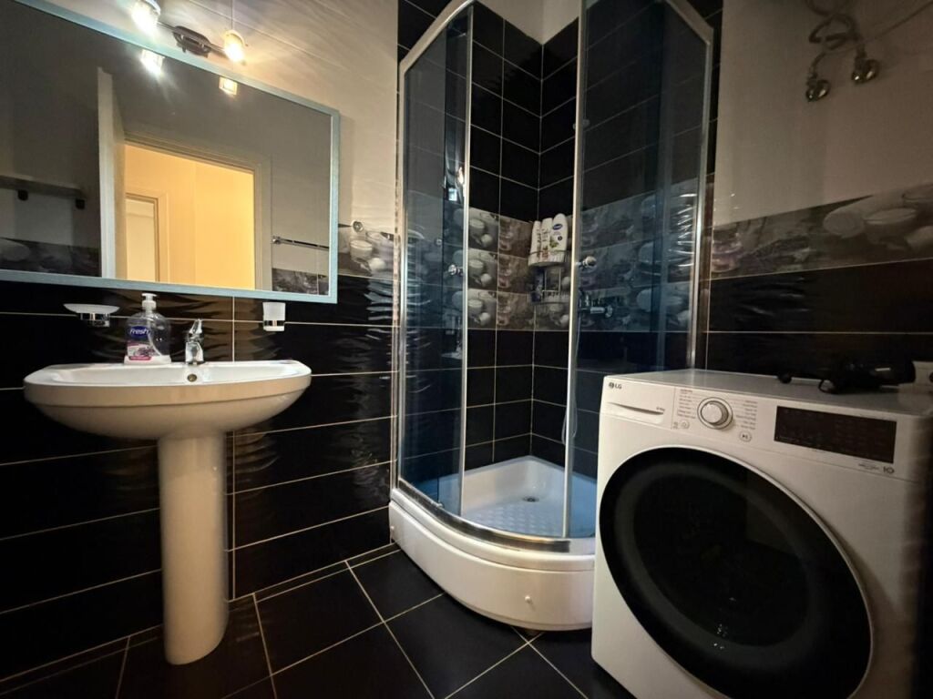 Apartament 2+1+Parking per qira tek Kika 2 tek Komuna e Parisit.