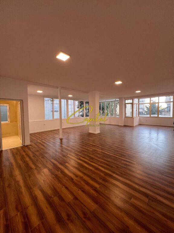 AMBIENTE COMMERCIALE IN AFFITTO 150 M2 LAGO ASCIUTTO 180.000 LEKE