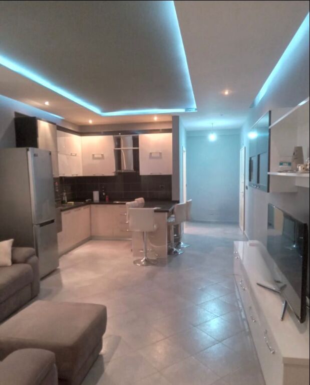 Astir prane Bar Artistit, jepet me qera apartament 2+1