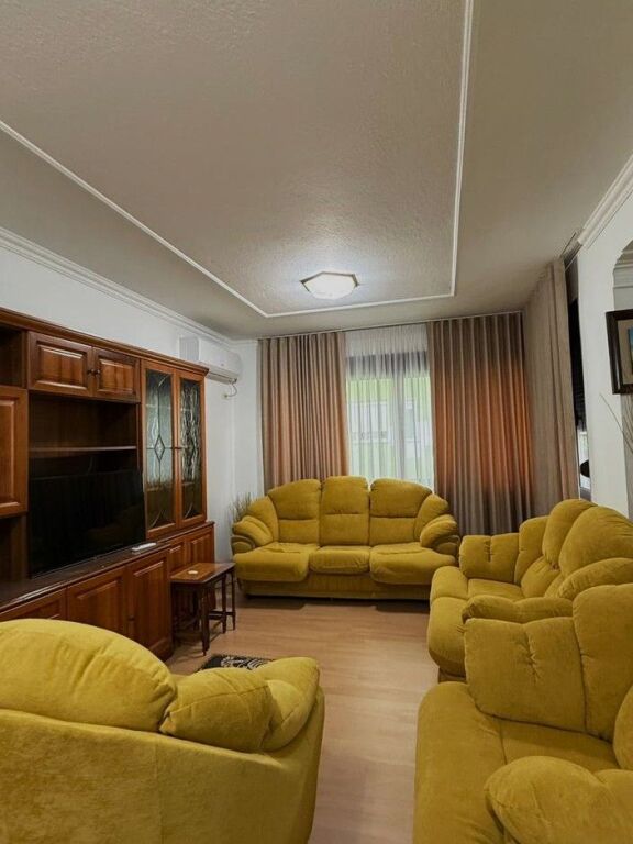 Appartamento 2+1+2 con balcone in affitto nella zona di Blloku. POSSIBILITÀ PER AIRBNB
