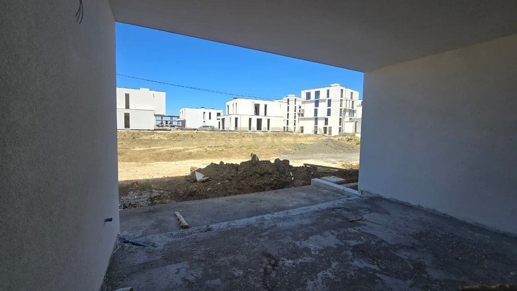 SHITET 1+1 ME OBORR NE " PORTO LALZI " HAMALLAJ !    215,000 €
