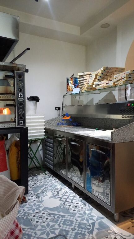 JEPET AMBIENT BIZNESI ME QERA 150M2 "PRANË GJYKATËS CIVILE, VASIL SHANTO" 2500 EURO