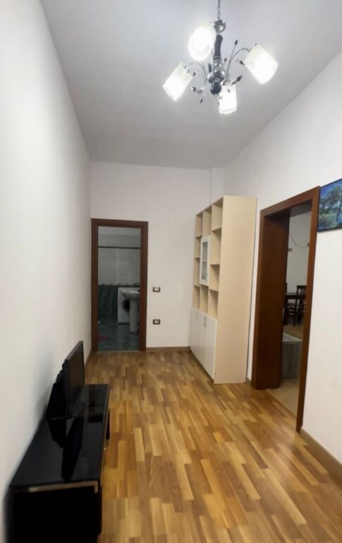 🏡 Affittasi ingresso 1+1 📍Sauk💰 30.000 Lek/mese