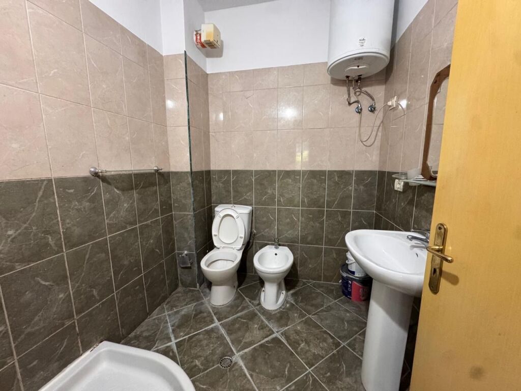 CASA IN AFFITTO - ADIACENTE AL CANCELLO D'INGRESSO DELLA RESIDENZA KODRA E DIELLIT