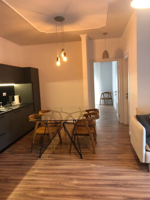 Affitto | Apartament 2 + 1 | Stacioni i Trenit, prane Hipotekes| 800 €/mese