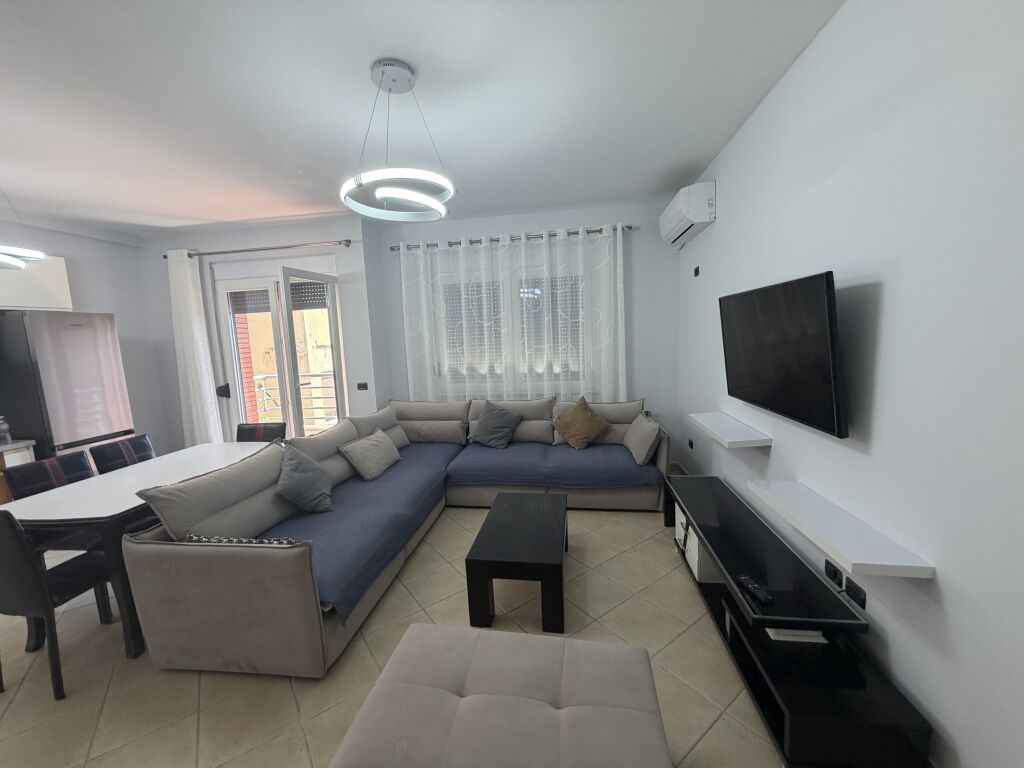 2+1,9 piani centro,1000 euro ,parcheggio 100 euro