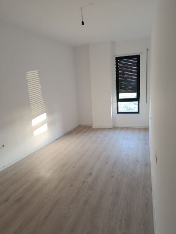 Qera | Apartament 2 + 1 + 2 | Rruga 5 Maji | 450 €/muaj