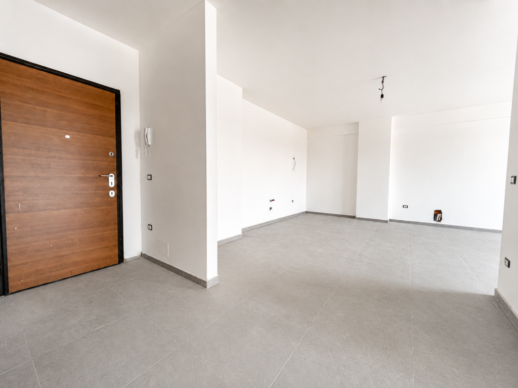Shitet Apartament 2+1 ne katin e 7 tek Aura