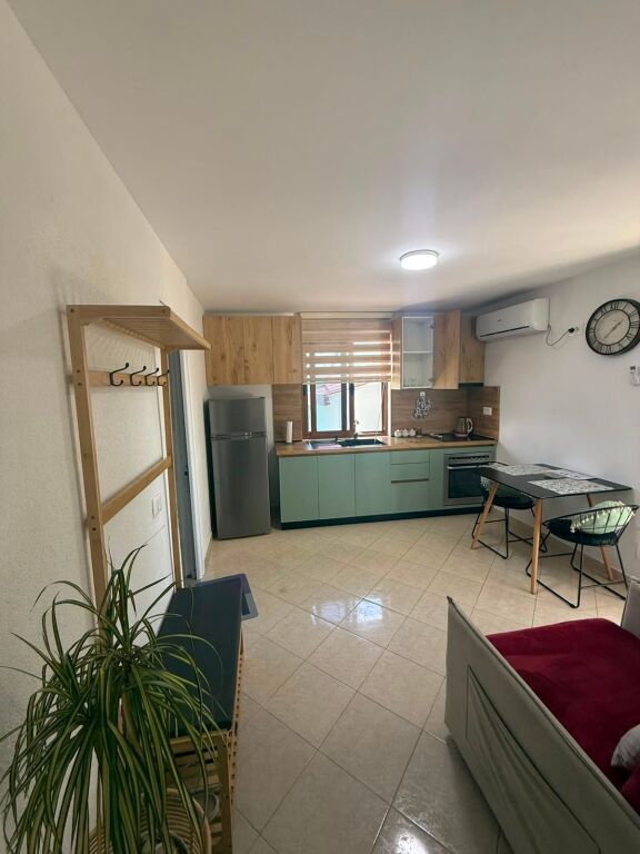 Qera | Apartament 1 + 1 | Qendra Shëndetësore Qytet Studenti | 490 €/muaj