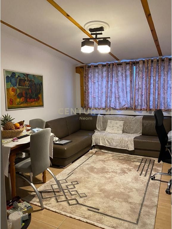 Shitet apartament 4+1 pranë Delijorgji Complex, buzë Bulevardi Bajram Curri.