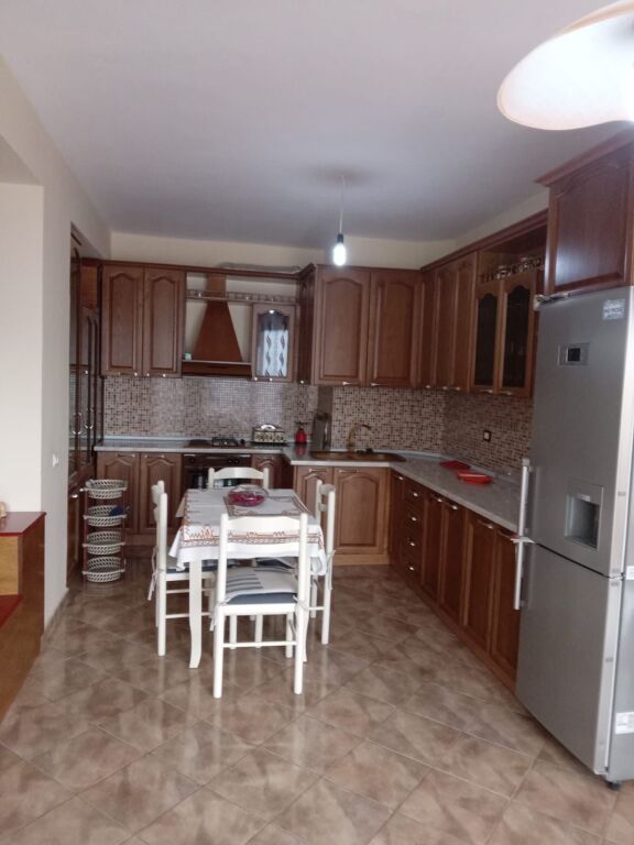 🏡APPARTAMENTO 2+1 IN AFFITTO A LUNGO TERMINE – RIVIERA, VLORA‼️