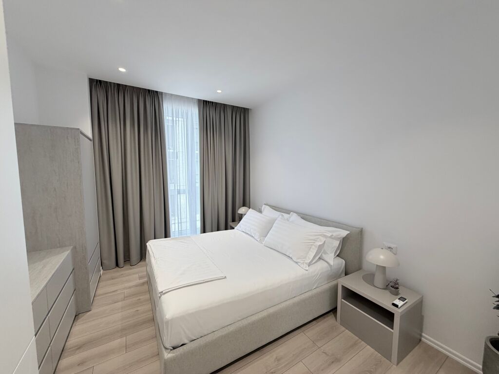 🏡 JEPET ME QIRA APARTAMENT 1+1 + POST PARKIMI – KOMUNA E PARISIT .  💰 Çmimi: 105,000 Lekë/Muaj  