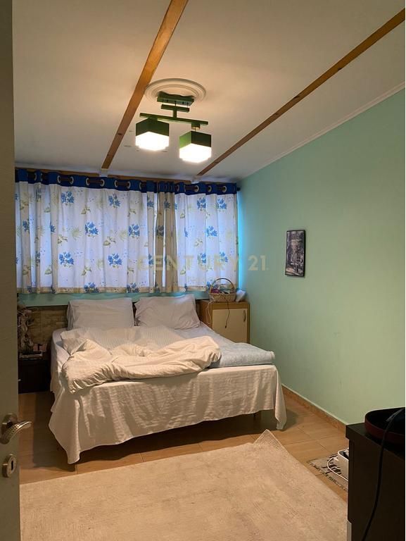 Shitet apartament 4+1 pranë Delijorgji Complex, buzë Bulevardi Bajram Curri. 350,000 €