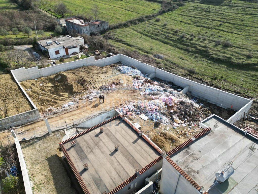 Shitet, Tokë, Babrru, Tiranë. 170,000 €