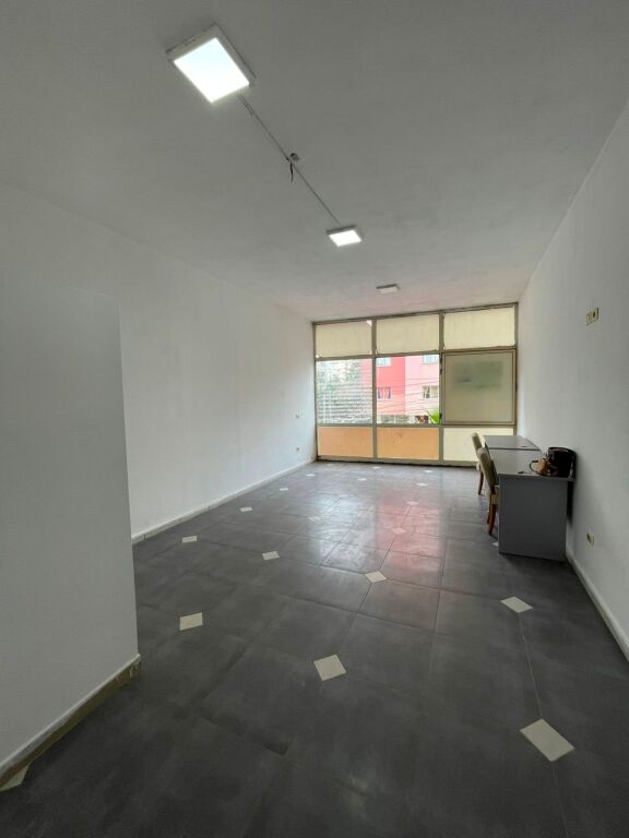 BUSINESS PREMISES FOR RENT - 2 PALMAT ASTIR