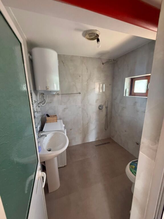 Qera | Apartament 1 + 1 | Qendra Shëndetësore Qytet Studenti | 490 €/muaj