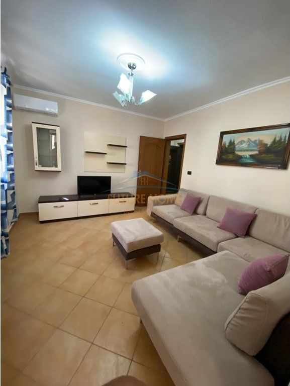 Jap me Qera, Apartament 2+1, Rruga Hoxha Tahsim