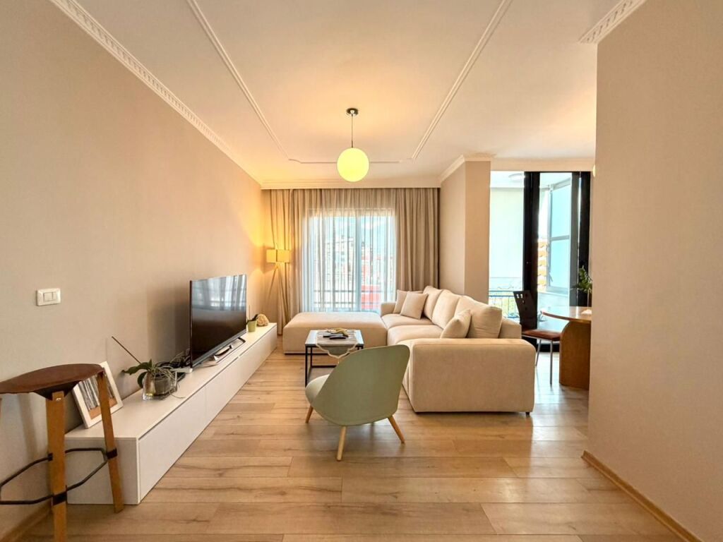 🏢 In Affitto: Attico (Penthouse) 📍Rr. Kosovareve - Zona Lago (Uni Barleti) 2+1+2 Balconi &amp; Terrazza utilizzabile | 1.500€/mese