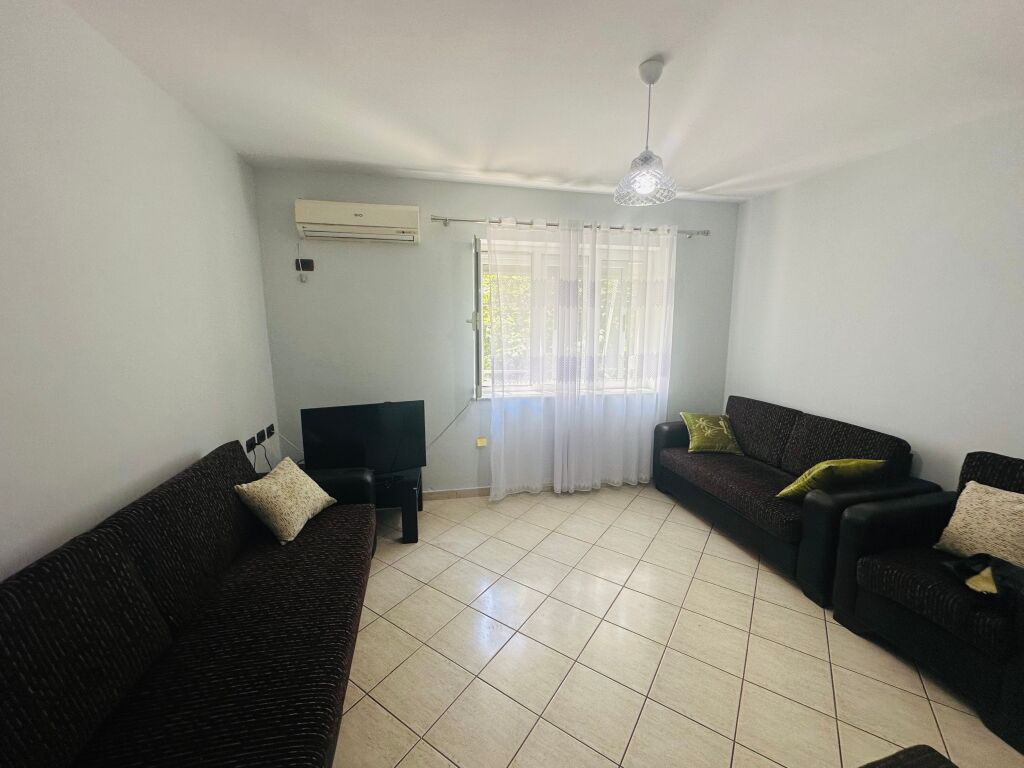 Affittasi Appartamento 3+1+1 con Balcone