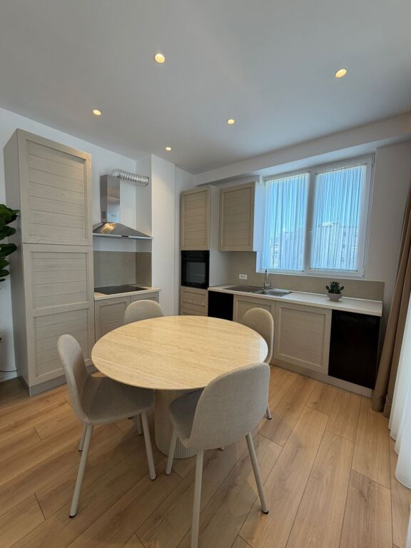 Tirane Commune of Paris, apartment 1+1+Balcony for rent, 2nd floor, 70 m², 105,000 Leke (Parking included in the price)