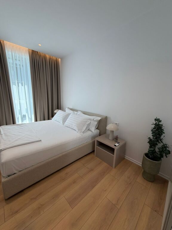 Tirane Commune of Paris, apartment 1+1+Balcony for rent, 2nd floor, 70 m², 105,000 Leke (Parking included in the price)