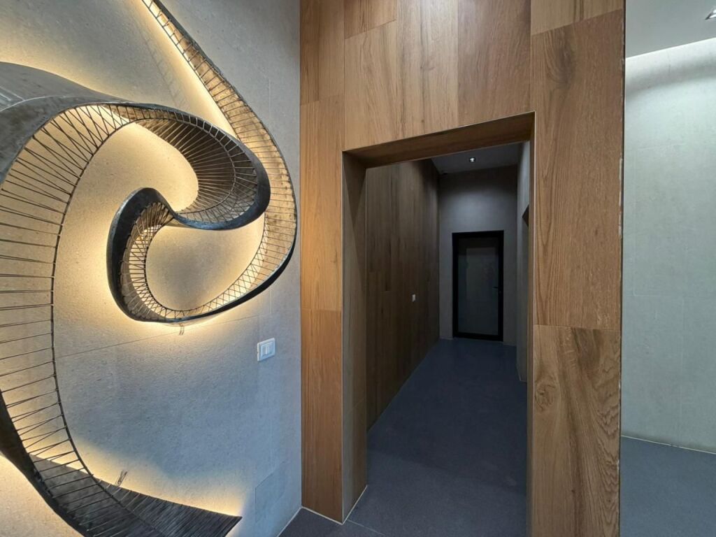 🏢 In Affitto: Attico (Penthouse) 📍Rr. Kosovareve - Zona Lago (Uni Barleti) 2+1+2 Balconi &amp; Terrazza utilizzabile | 1.500€/mese