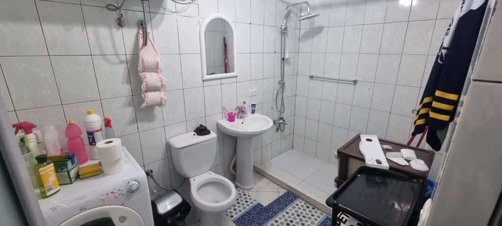 Jepet me qira apartament 2+1 te Pallatet Çabej