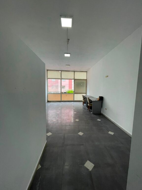 BUSINESS PREMISES FOR RENT - 2 PALMAT ASTIR