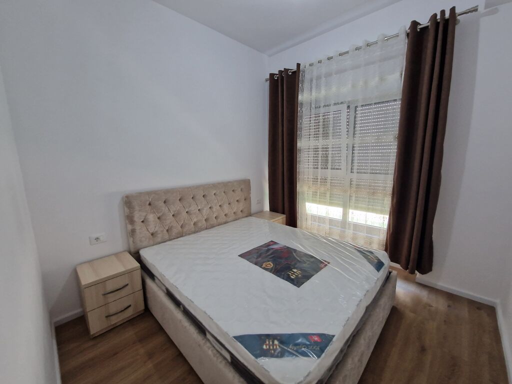 JEPET PER QIRA APARTAMENT 2+1 ME POST PARKIMI, TE KOMPLEKSI MANGALEM