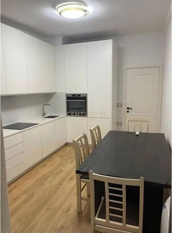 JEPET APARTAMET 2+1 PER QIRA NE BLLOK 1,300 € /Muaj