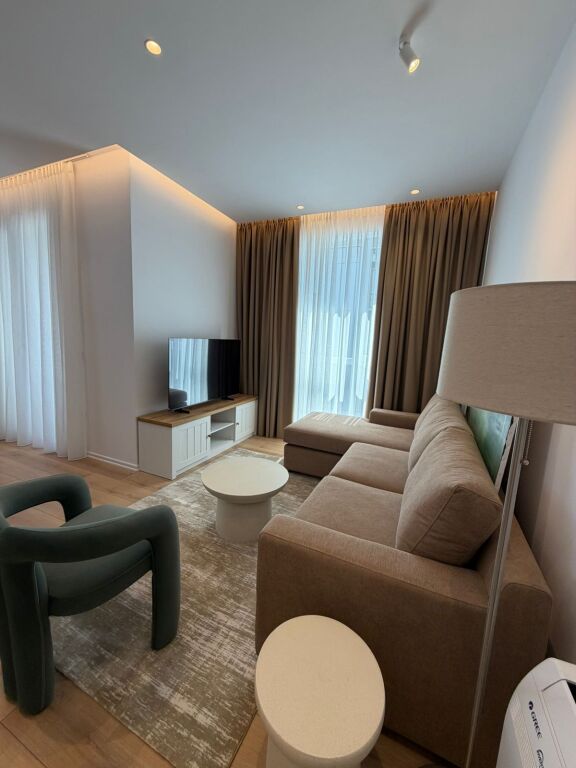 Tirane Commune of Paris, apartment 1+1+Balcony for rent, 2nd floor, 70 m², 105,000 Leke (Parking included in the price)