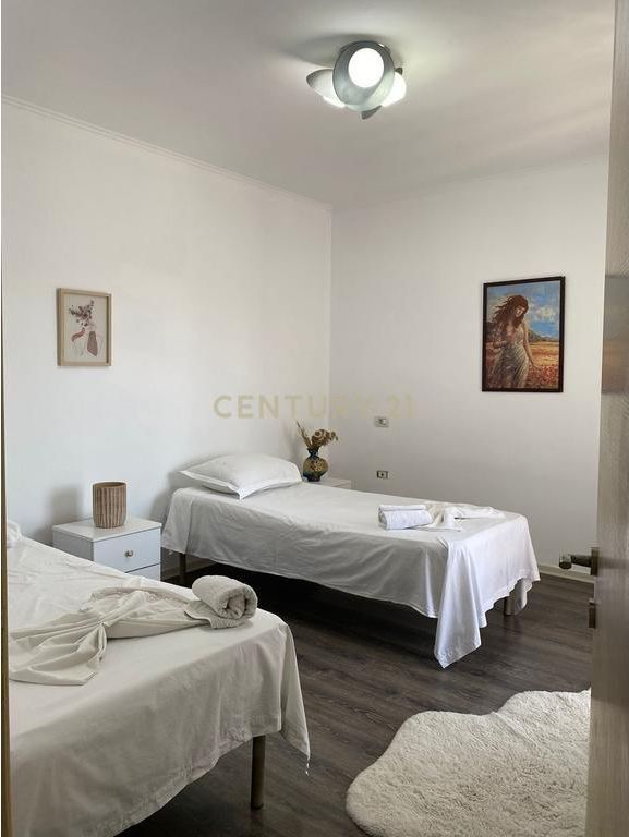 Shitet apartament 4+1 pranë Delijorgji Complex, buzë Bulevardi Bajram Curri.